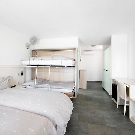 Hotel Du Port 빌레뉴브 외부 사진