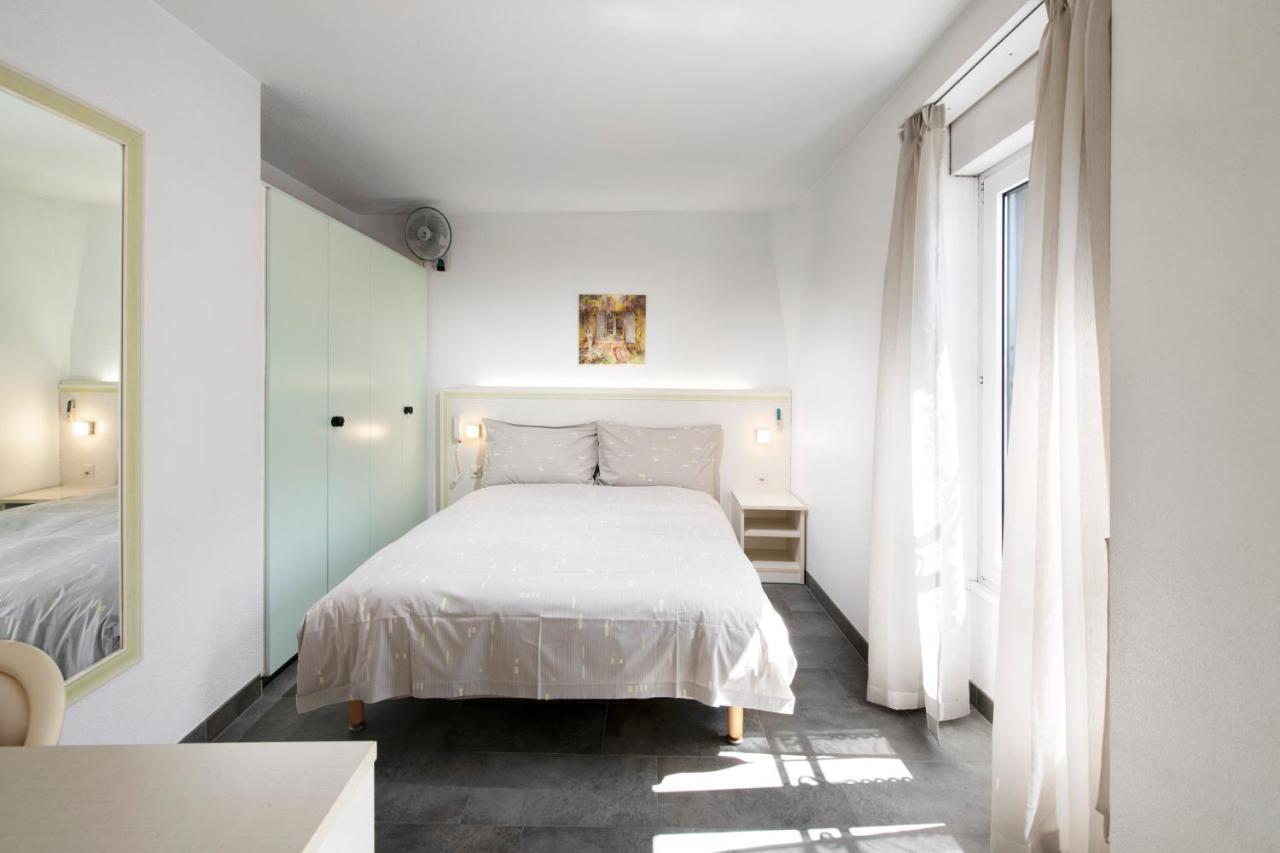 Hotel Du Port 빌레뉴브 외부 사진