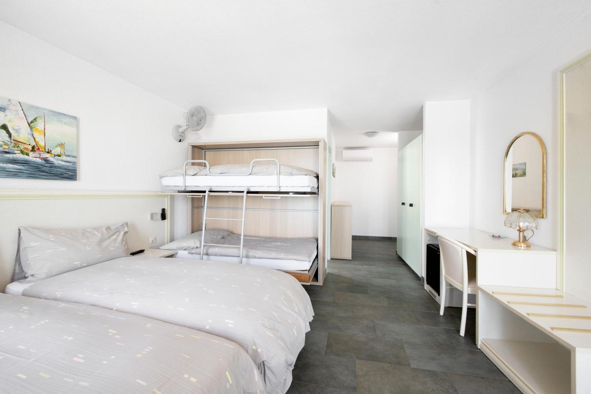 Hotel Du Port 빌레뉴브 외부 사진