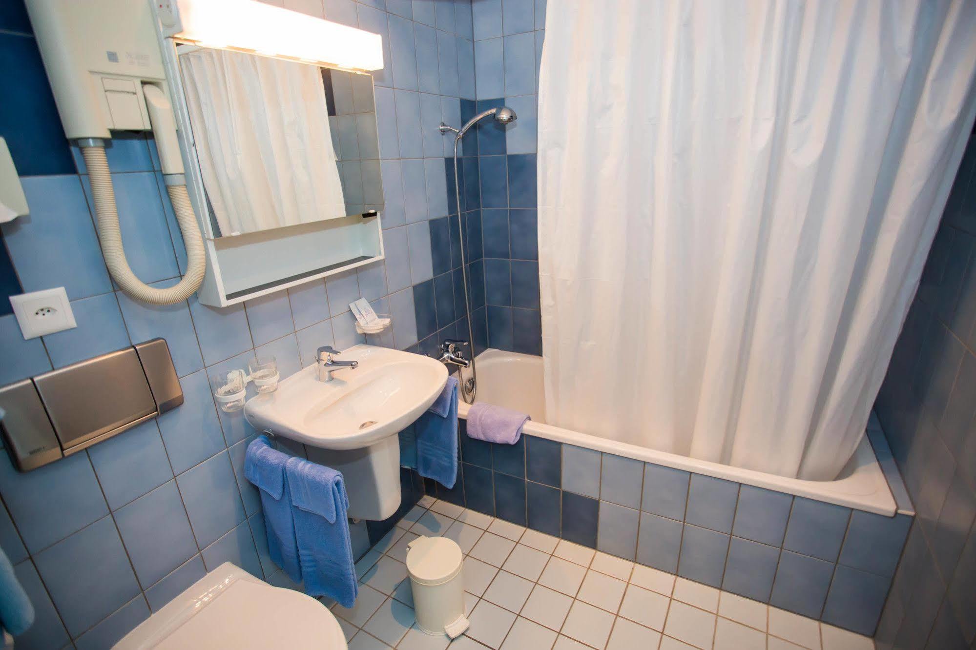 Hotel Du Port 빌레뉴브 외부 사진