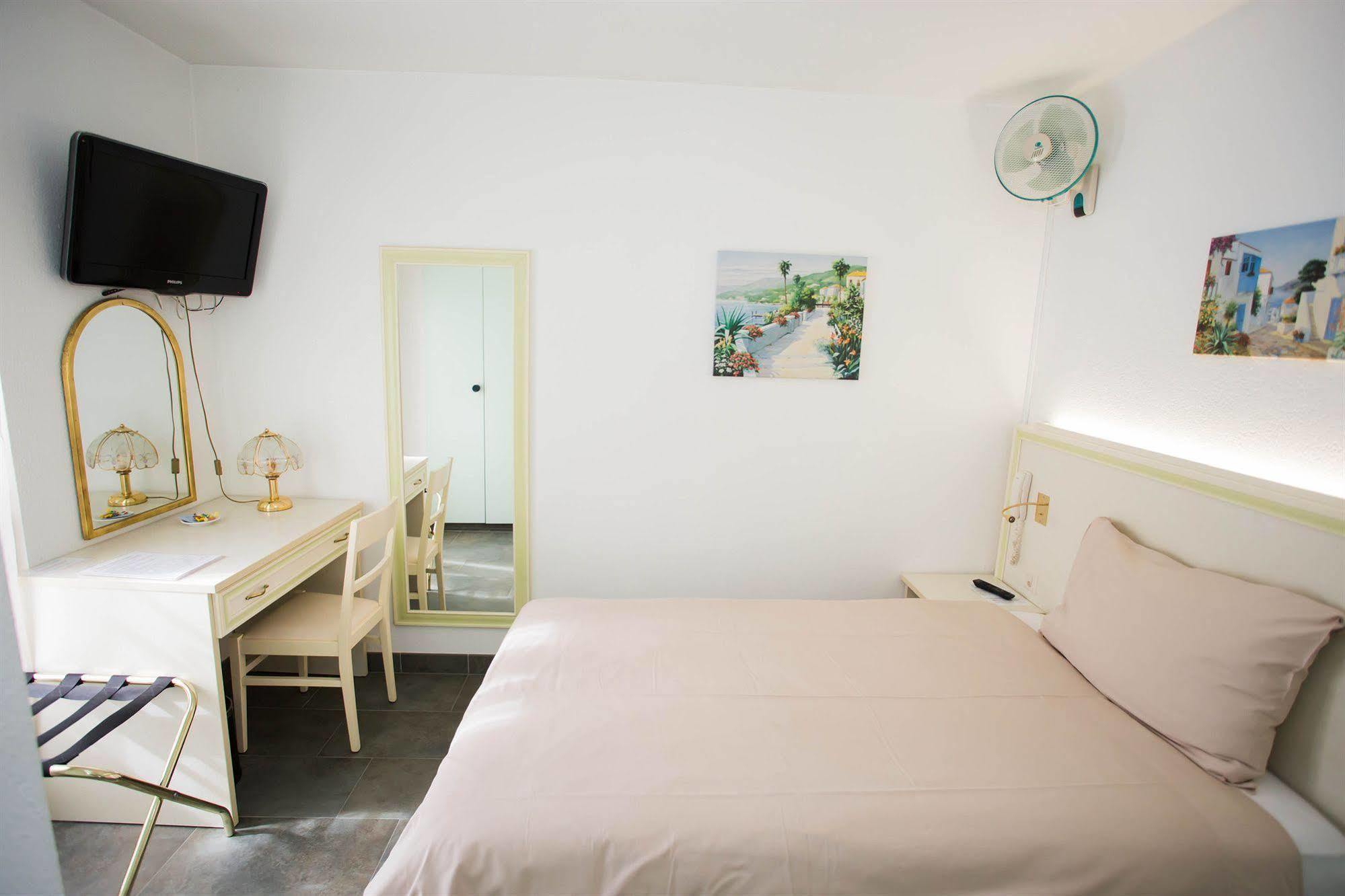 Hotel Du Port 빌레뉴브 외부 사진
