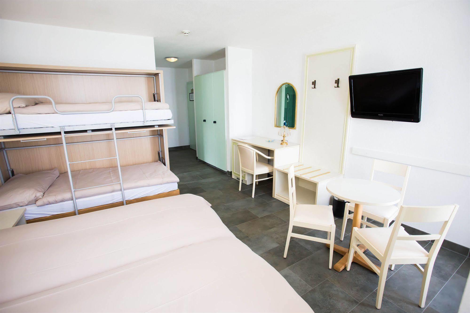 Hotel Du Port 빌레뉴브 외부 사진