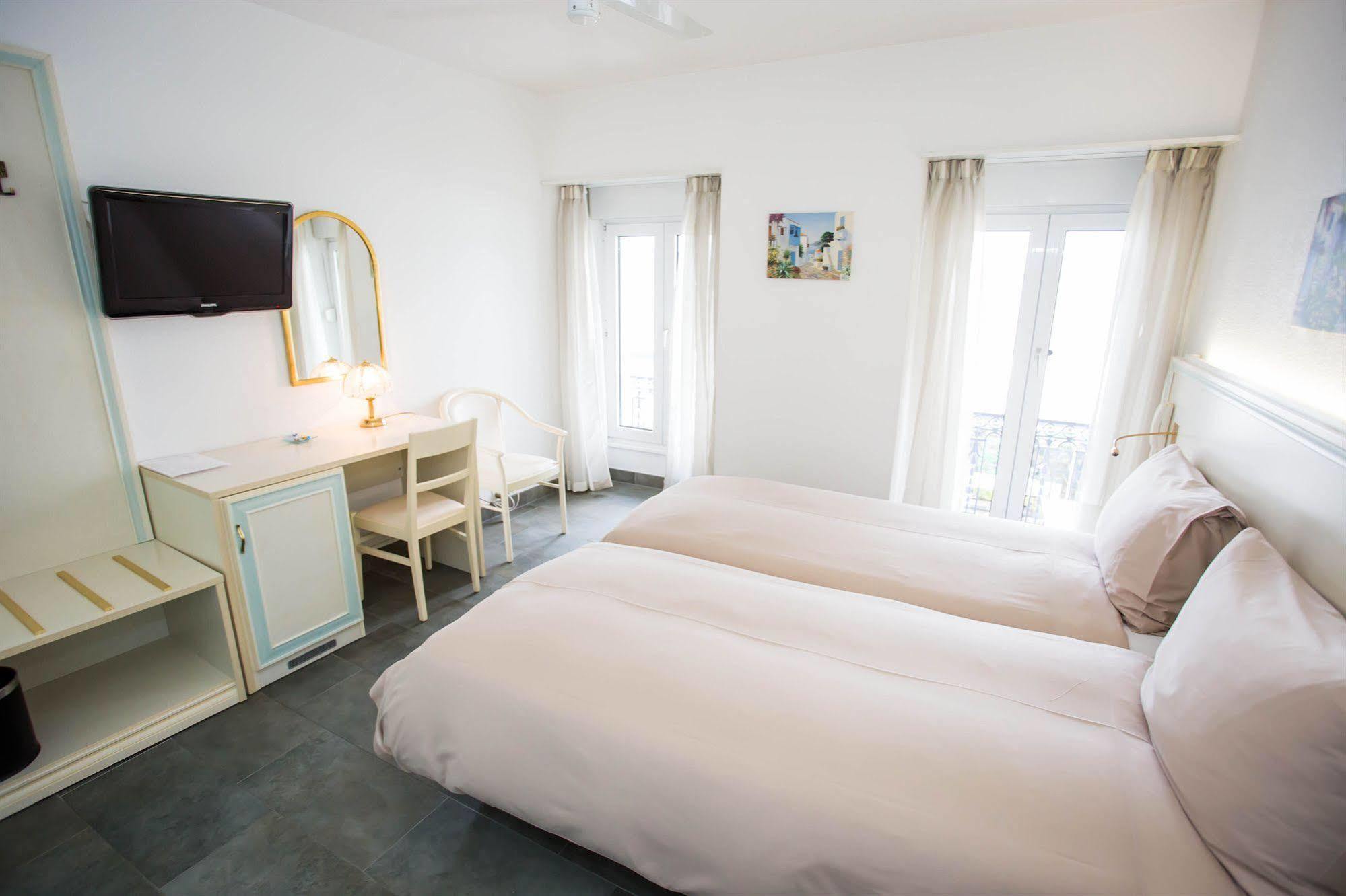 Hotel Du Port 빌레뉴브 외부 사진