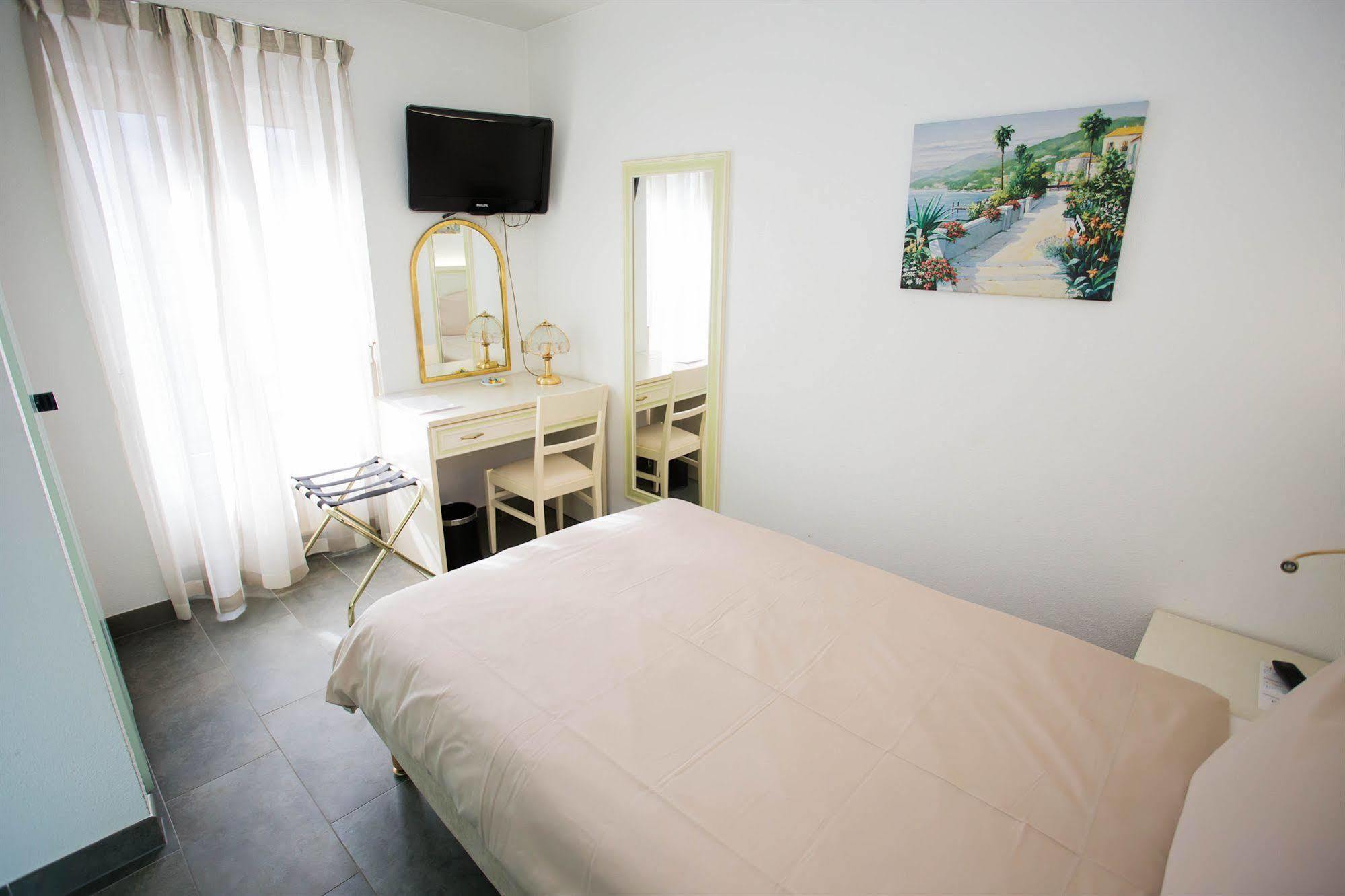Hotel Du Port 빌레뉴브 외부 사진