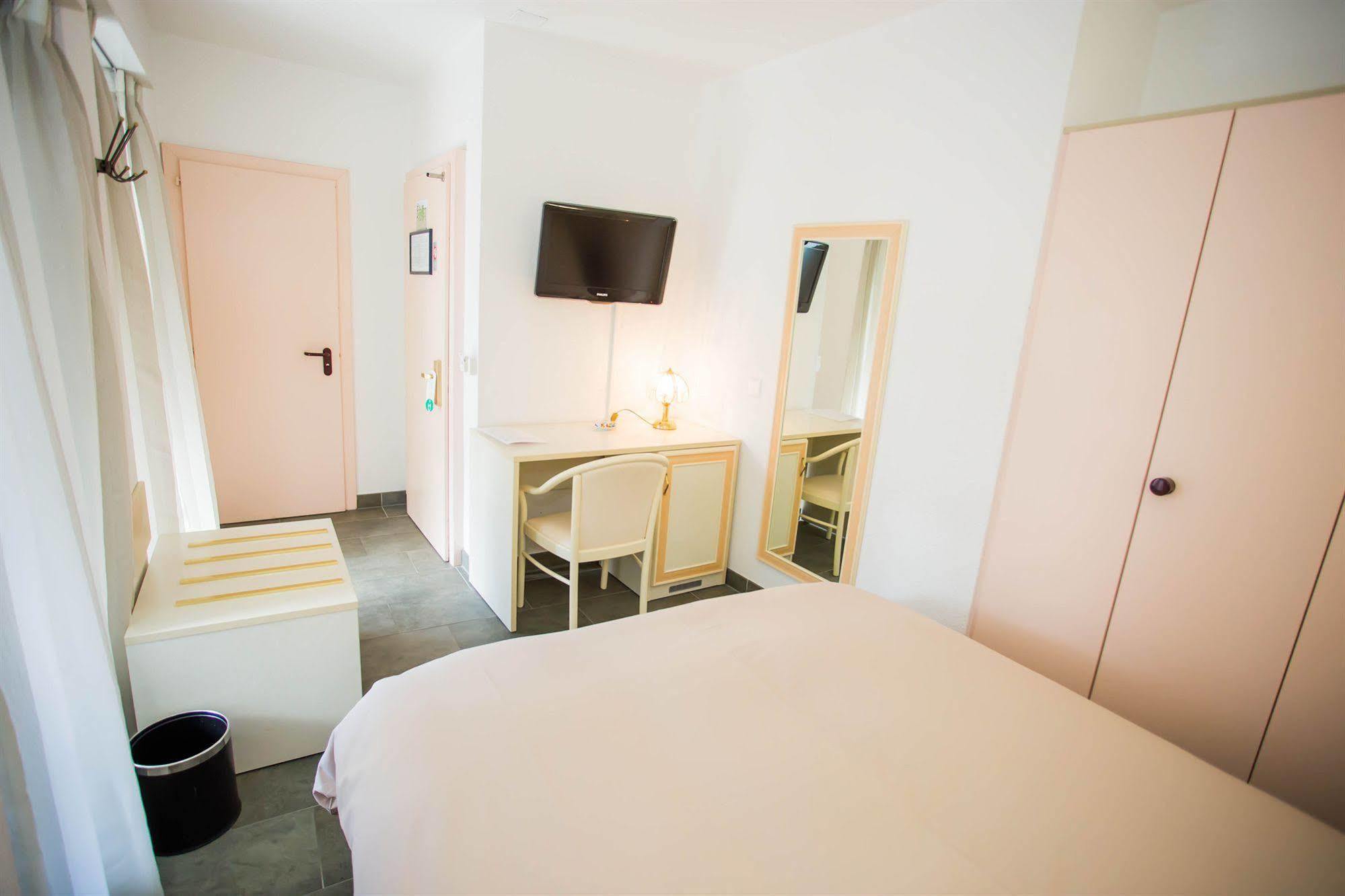 Hotel Du Port 빌레뉴브 외부 사진