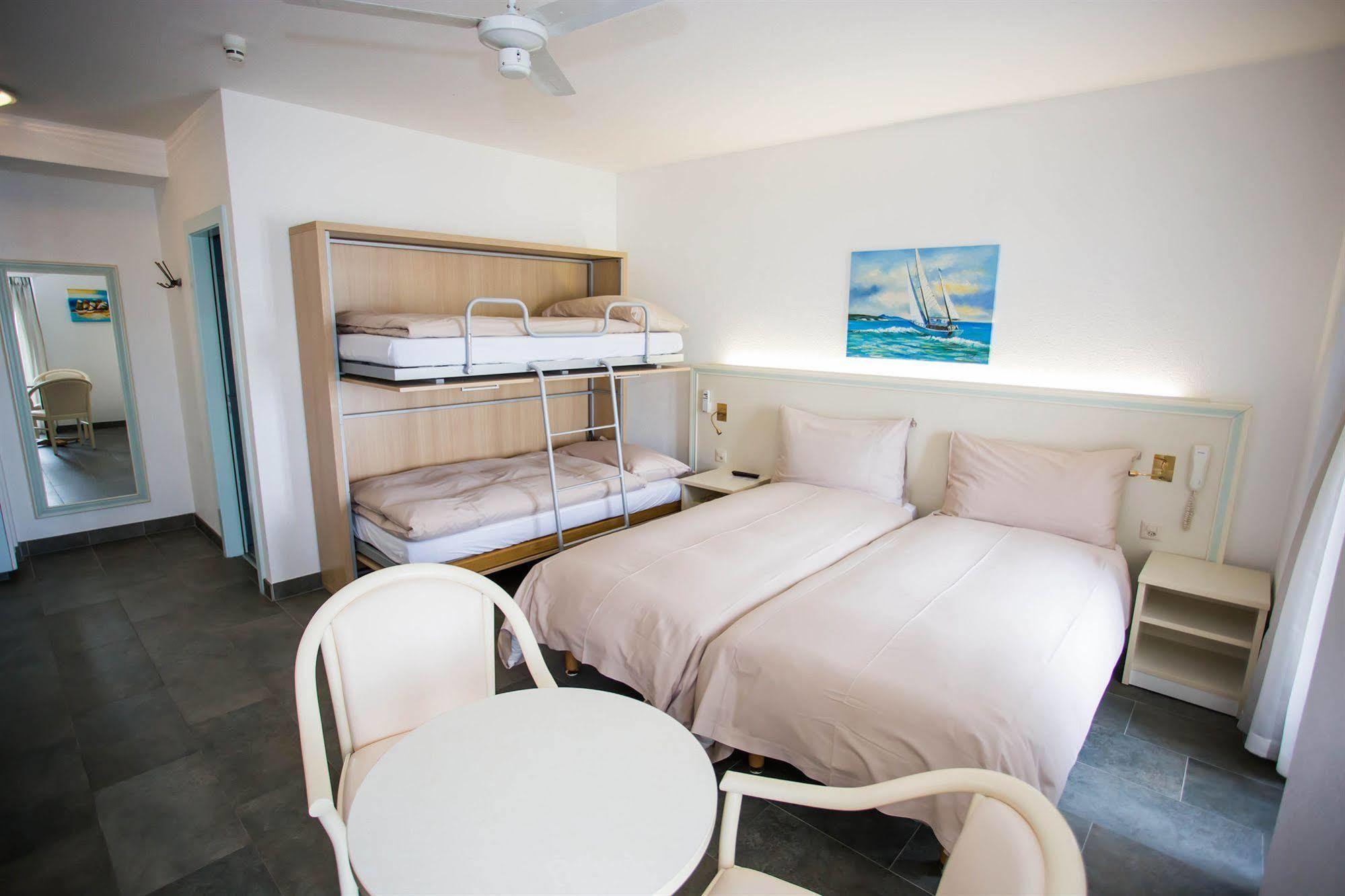 Hotel Du Port 빌레뉴브 외부 사진