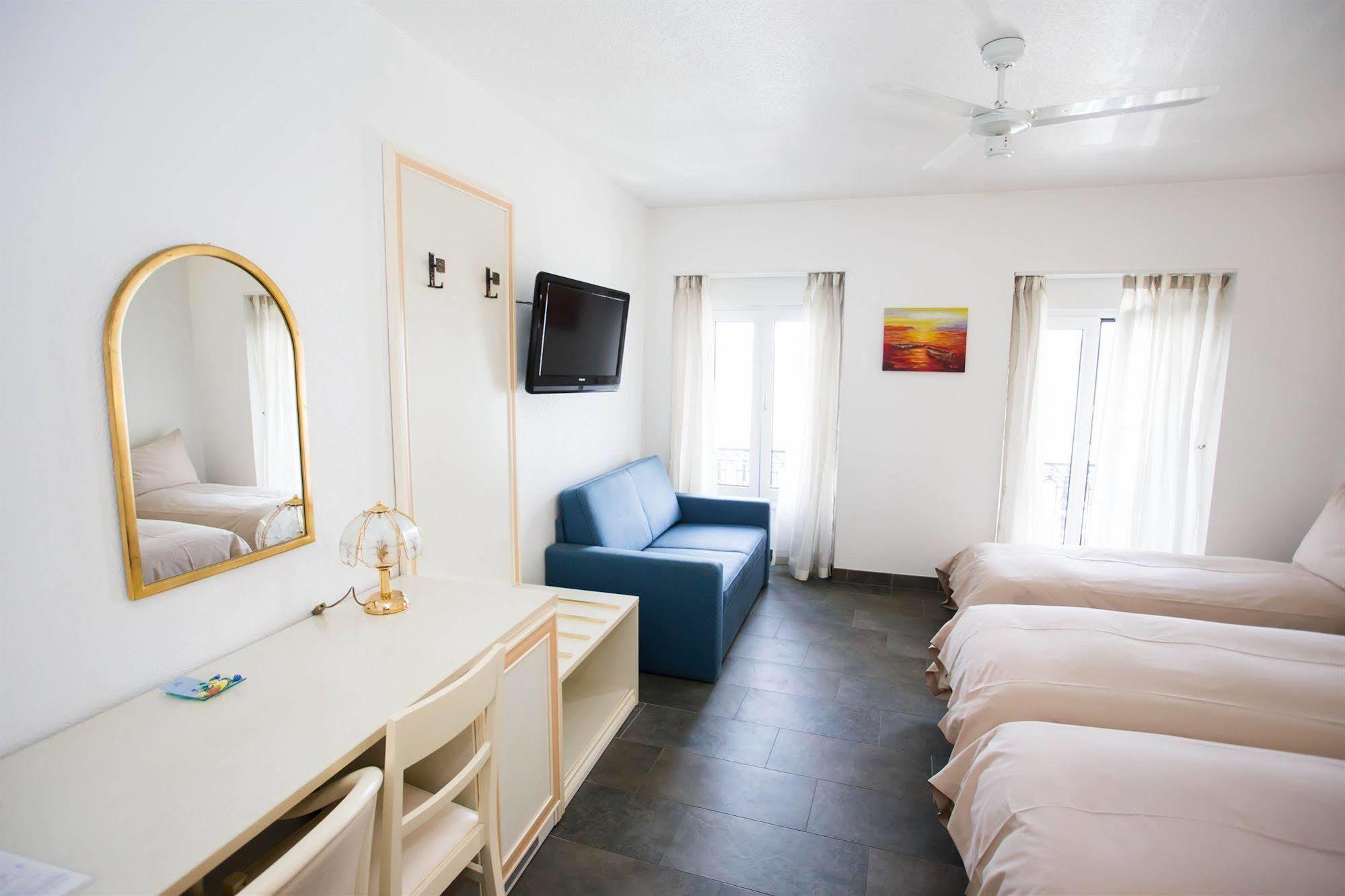 Hotel Du Port 빌레뉴브 외부 사진