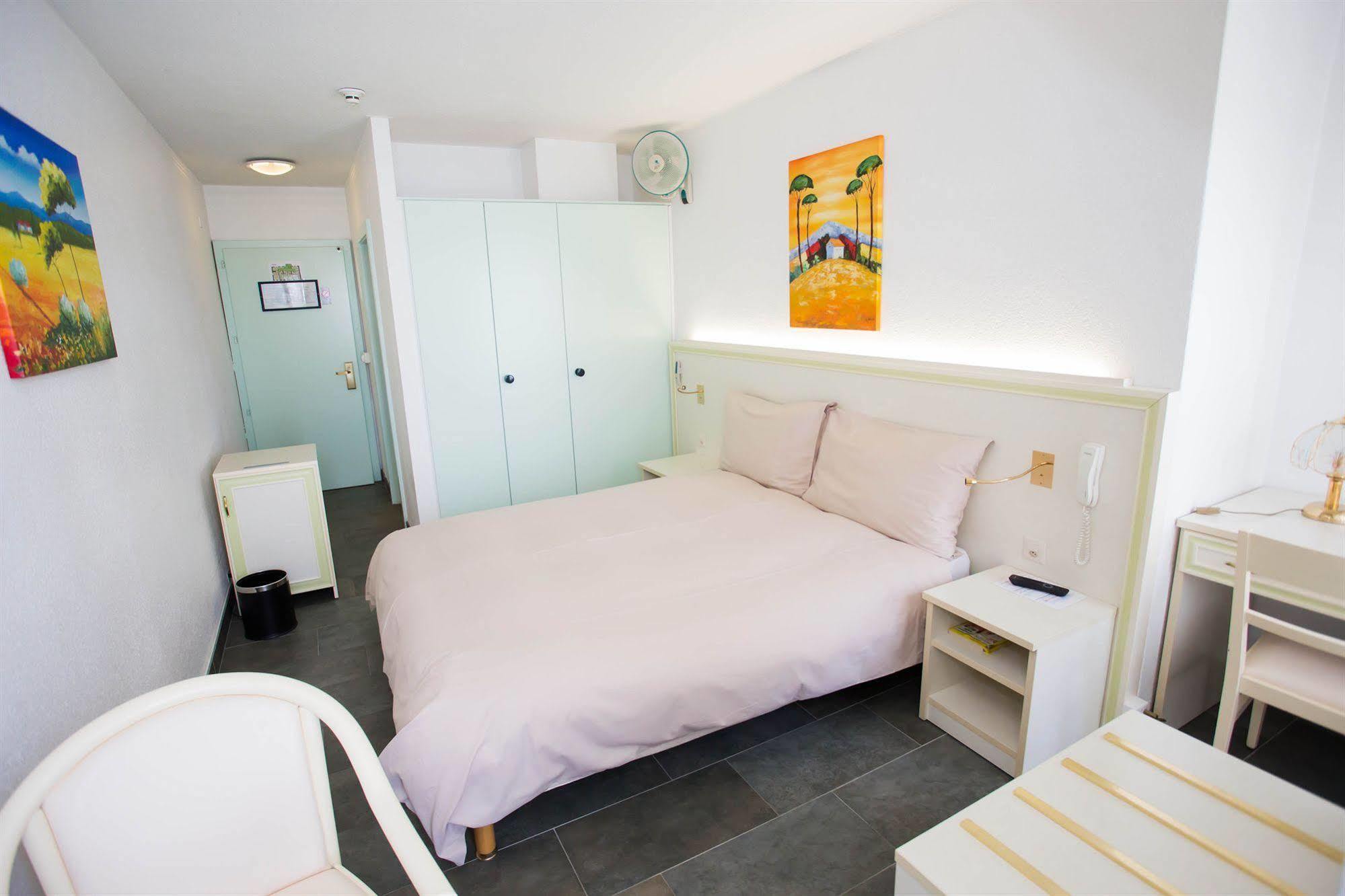 Hotel Du Port 빌레뉴브 외부 사진