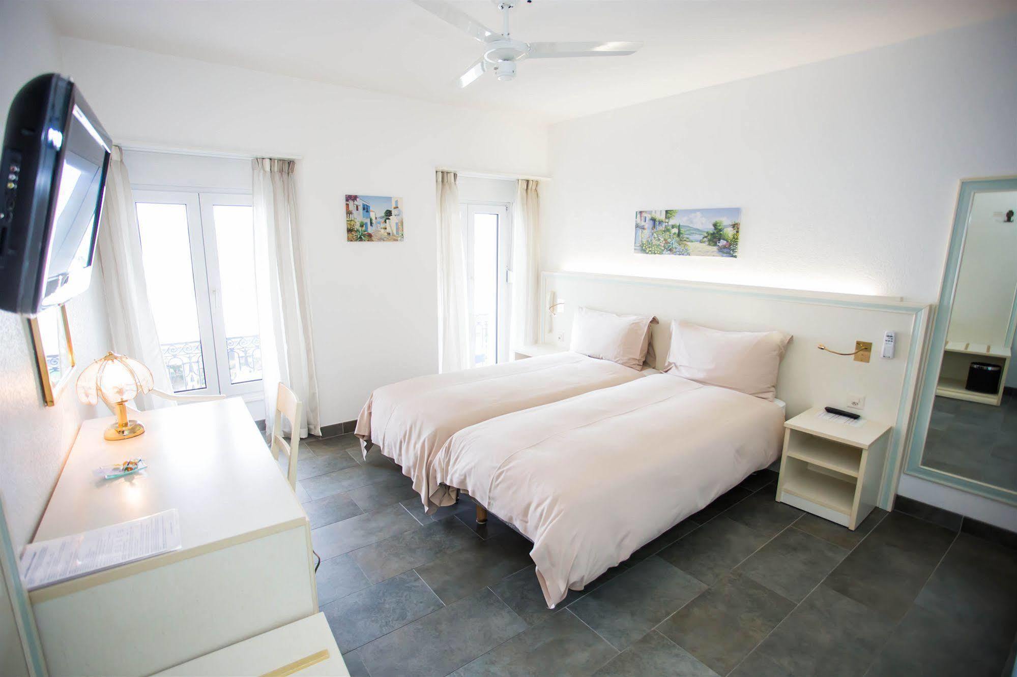 Hotel Du Port 빌레뉴브 외부 사진